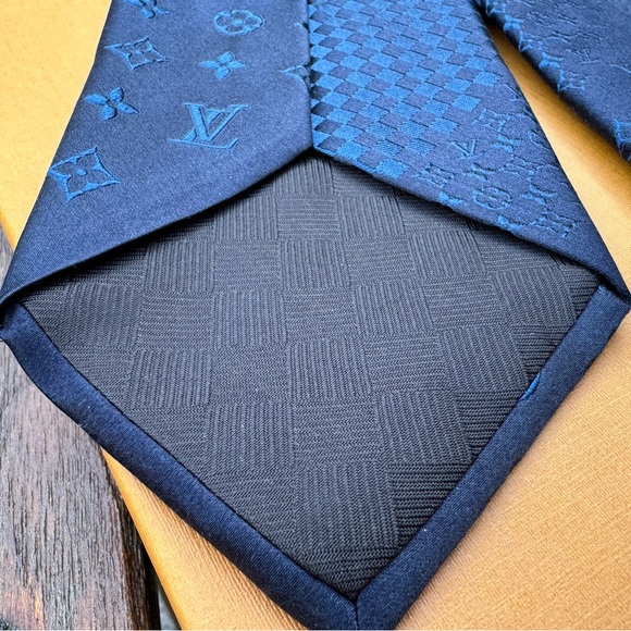 🔥🎁LV HOLIDAY 25’🎁🔥🆕💯LEGENDARY LOUIS VUITTON ICONIC BLUE MONOGRAM MIX TIE🔥 - Picture 12 of 15